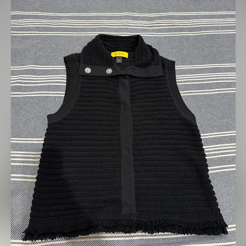 ST JOHN Black Sleeveless Knit Vest